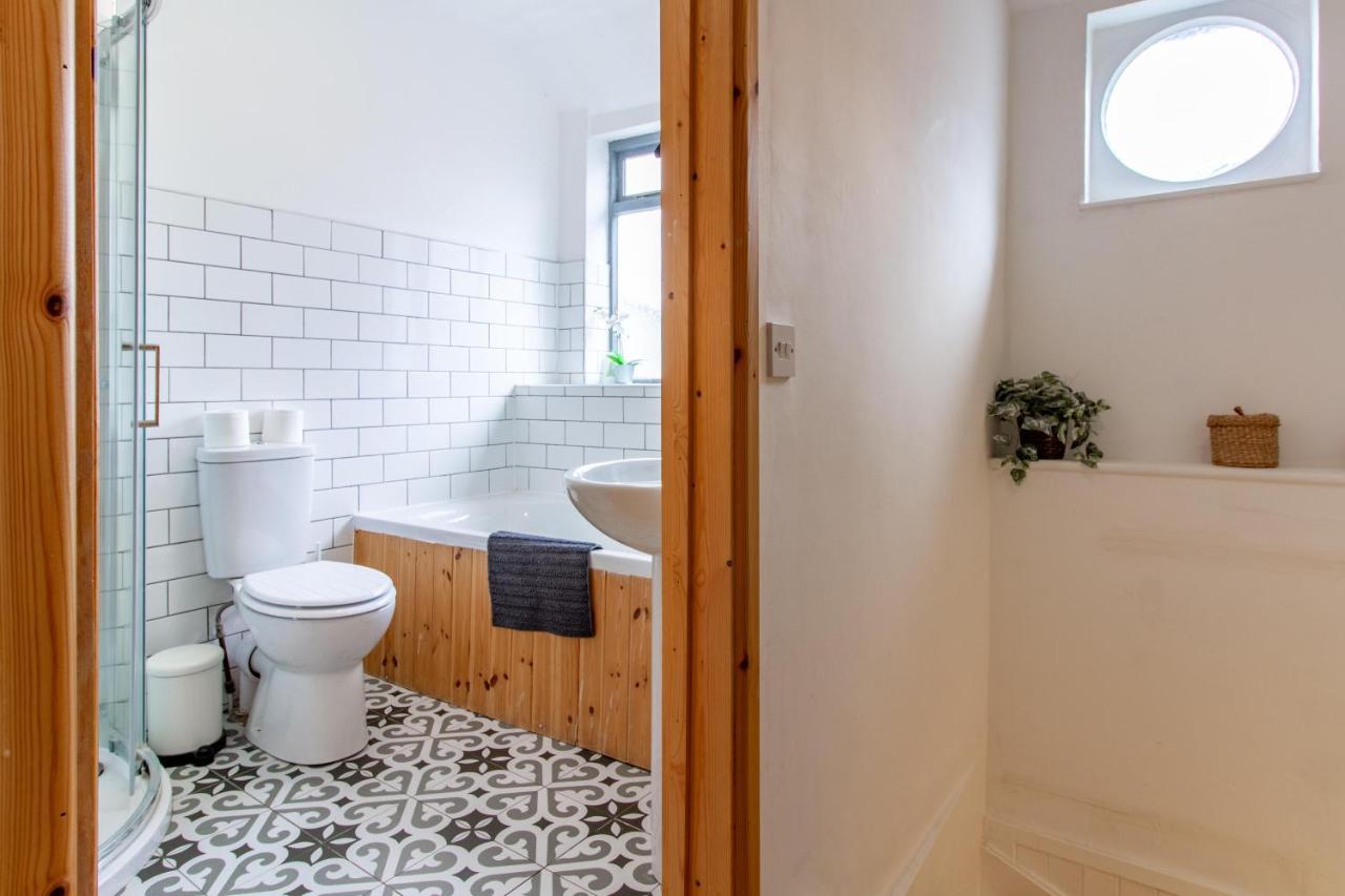 The Shoe Box Cottage With Allocated Parking Malmesbury Esterno foto