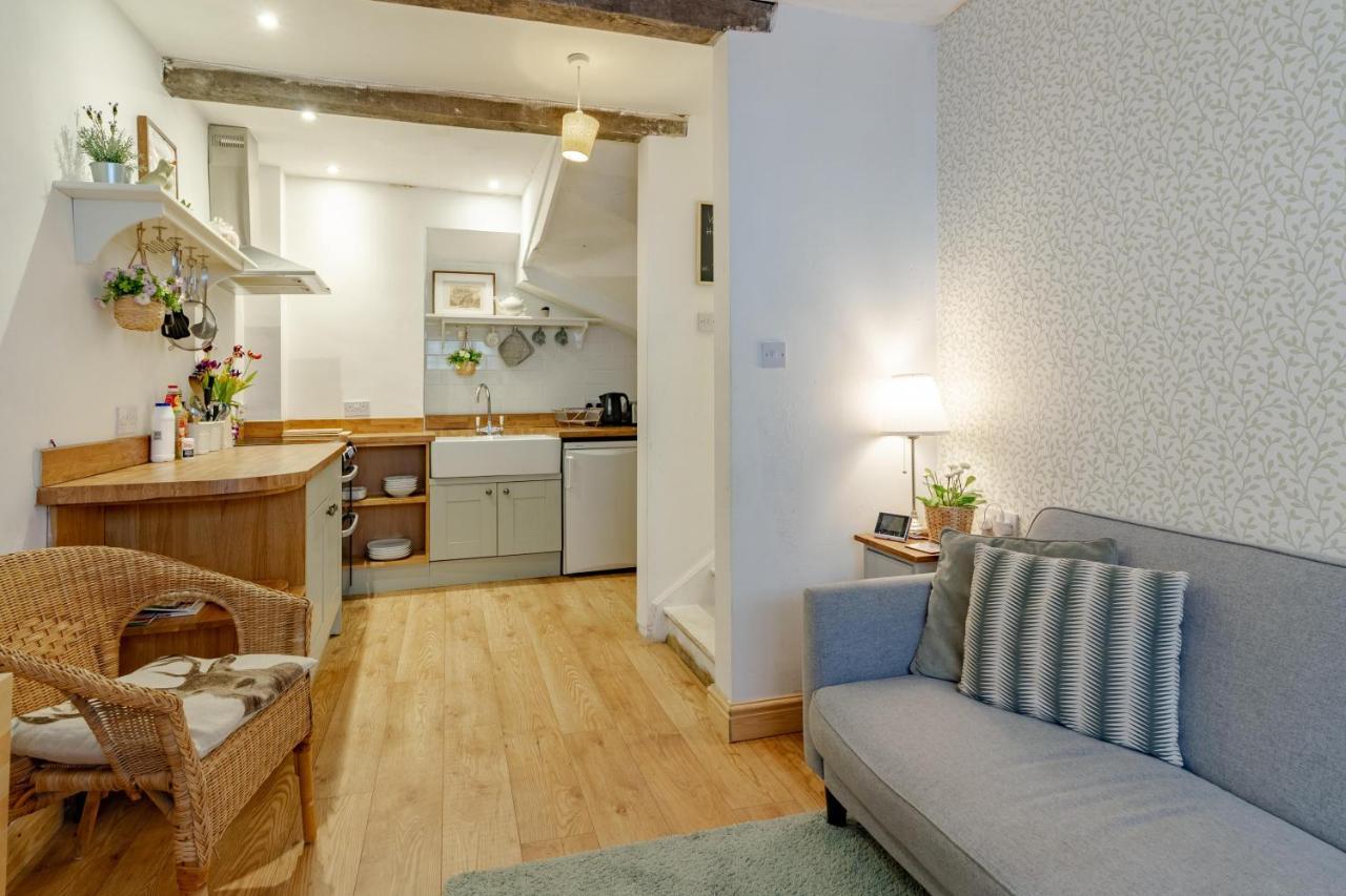 The Shoe Box Cottage With Allocated Parking Malmesbury Esterno foto